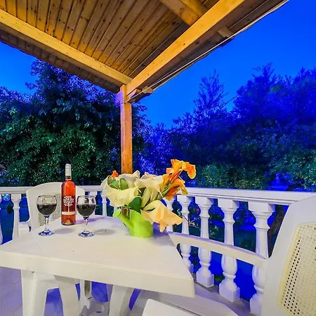 格鲁吉亚别墅公寓 *